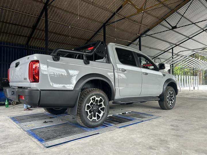 5-in-1-rollenremtoetser met maximale asbelasting van 4000 kg, dubbelzijsplaten en industriële bedieningscomputer voor voertuigtestlijn